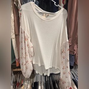 Boutique top sheer sleeve lightweight Small